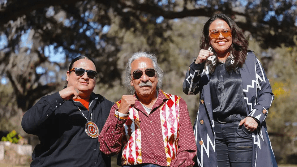 Die Heimkehr Leonard Peltiers in die Turtle Mountain Indian Reservation wurde von den NDN-Aktivisten Holly Cook Macarro und Nick Tilsen organisiert. Foto: Angel White Eyes, NDN Collective