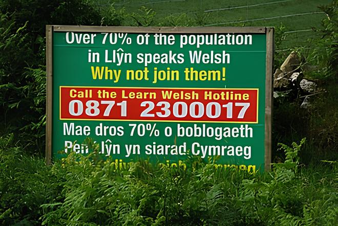 In Wales, in Cymru, hat die „keltische“ walisische Sprache einen harten Stand. Foto: de.other.wiki