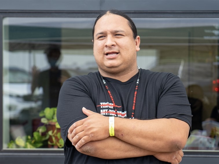 Das NDNCollective und sein Engagement für indianische Landrechte und für die Stärkung der Stammessouveränität besorgt das republikanische Establishment. Seine Antwort, eine Reihe von Klagen gegen NDN-Sprecher Nick Tilsen. Foto: ndncollective.org