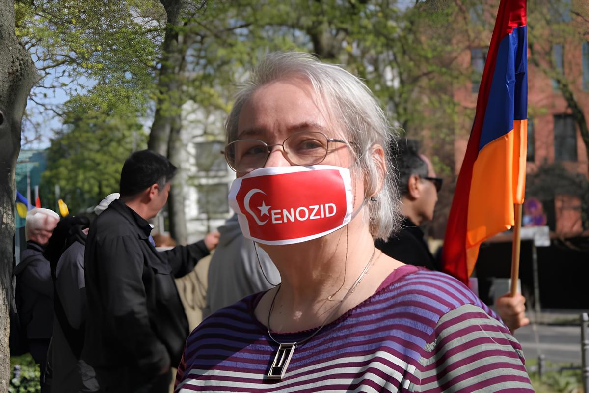 Tessa Hofmann engagiert sich unermüdlich gegen Völkermord-Verbrechen. Ihr besonders Anliegen, der jungtürkische Genozid an den Armeniern, der Aghet. Foto: mirrorspectator.com