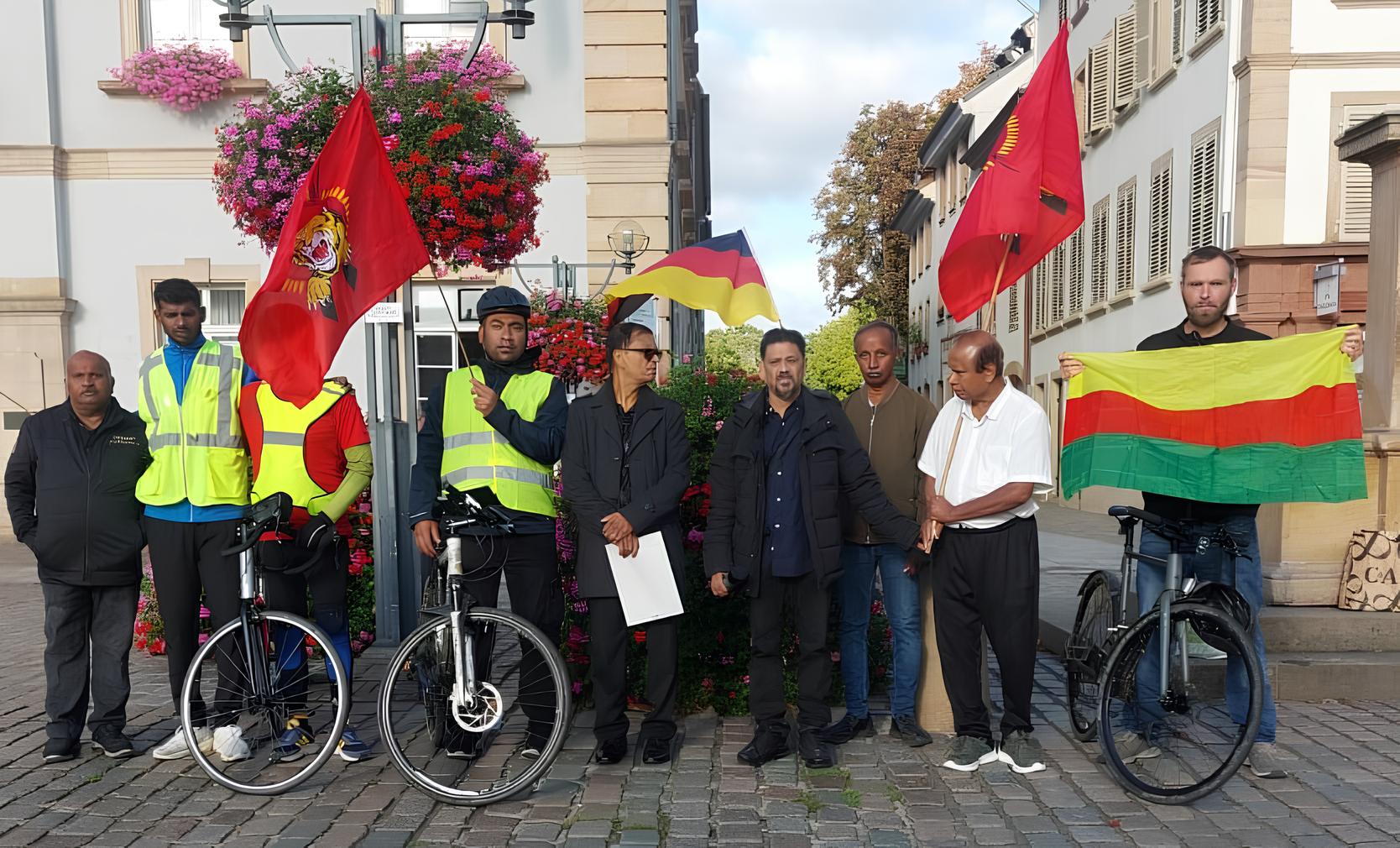 Mit einer Fahrrad-Demo durch Europa machen tamilische Aktivist:innen auf ihre schwierige Lage in Sri Lanka aufmerksam. Foto: anf-deutsch