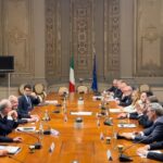 Neben den Landeshauptleuten Arno Kompatscher und Maurizio Fugatti nahmen auch Abgeordnete und weitere Vertreter der beiden Autonomen Provinzen an dem Treffen mit dem Minister für regionale Angelegenheiten und Autonomien, Roberto Calderoli, und dessen Mitarbeitern in Rom teil. Foto: Amt für regionale Angelegenheiten und Autonomien